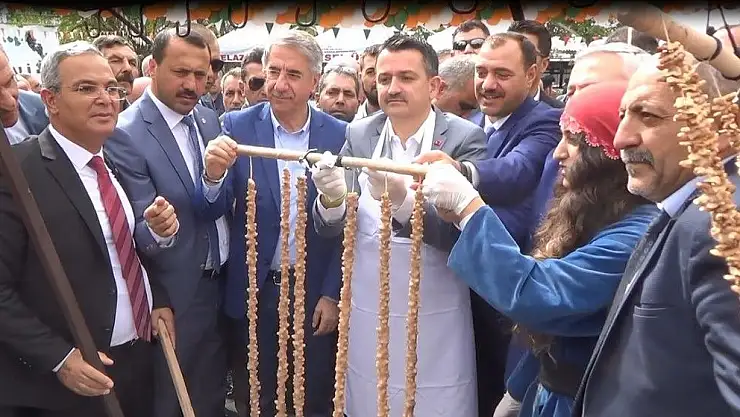 'Bakan Pakdemirli, önlük giyip orcik yaptı'