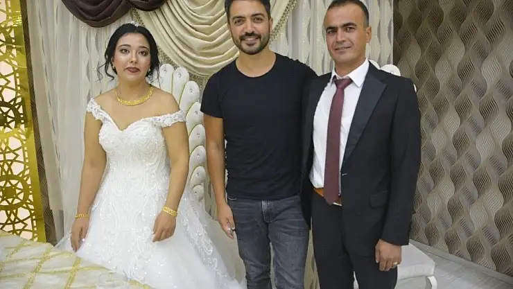 'Sanatçı Yusuf Güney şehit askerin kardeşinin düğününe katıldı'
