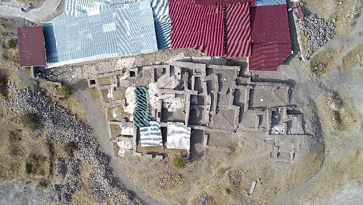 'Harput Kalesinde bu yıl 20 bin obje gün yüzüne çıkartıldı'