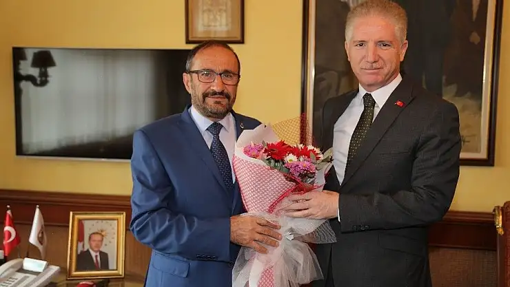 'Vali Gül,''Muhtarlar çıtayı her gün yükseltiyor'''