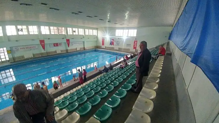 'Osman Çağlı Kapalı Yüzme Havuzu yıkılıyor'
