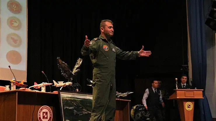 'Öğrencileri, Hava Harp Okuluyla ilgili Tuğgeneral Karsavuranoğlu bilgilendirdi'