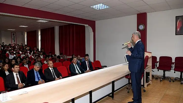 'Başkan Polat öğrencilerle bir araya geldi'