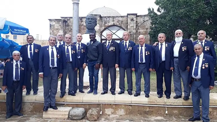 'Elazığlı Kıbrıs Gazileri, 44 yıl sonra Kıbrıs´ı gezdi, duygusal anlar yaşadı'