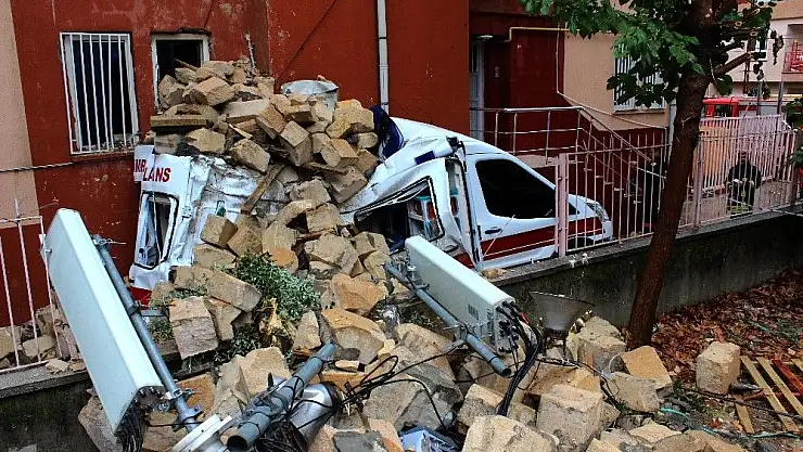 'Minare şiddetli fırtına ile yıkıldı'