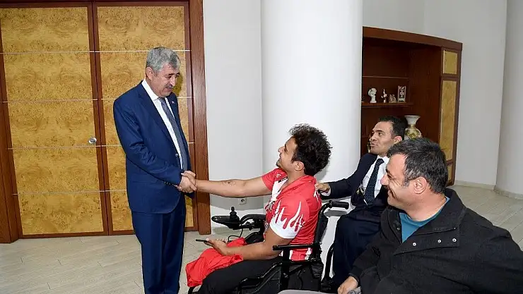 Polat başarılı sporcuyu ağırladı