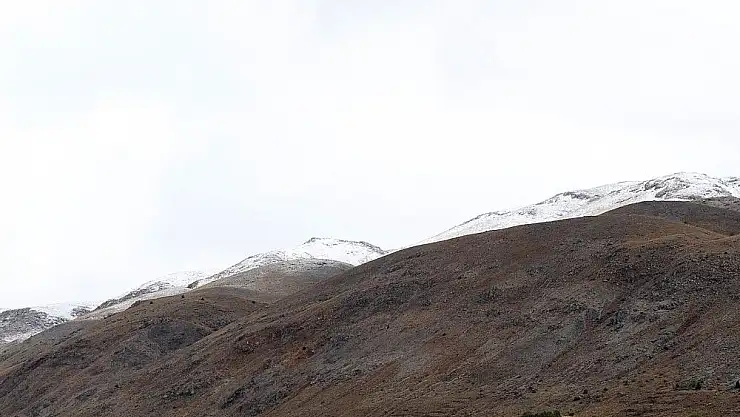 'Çelikhan´a yılın ilk karı yağdı'