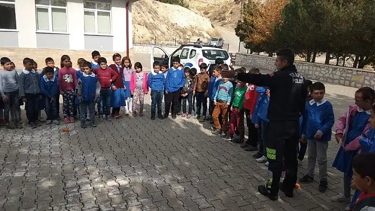 'Gürün´de polisten öğrencilere trafik eğitimi'