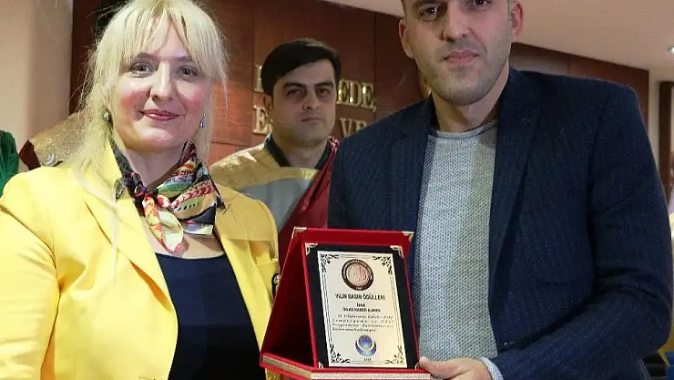 'İhlas Haber Ajansı´na ´yılın basın ödülü´ verildi'