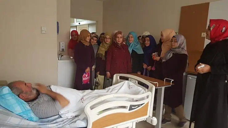 'Ortaokul öğrencilerinden hastalara ziyaret sürprizi'