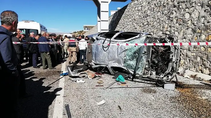 'Adıyaman´da feci kaza : 1 ölü, 4 ağır yaralı'