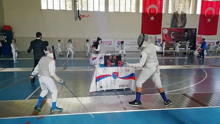 'Gölbaşı´nda  Eskrim Cumhuriyet Turnuvası başladı'