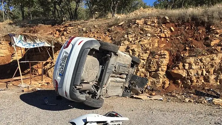 'Gölbaşı´nda otomobil şarampole yuvarlandı: 2 Yaralı'