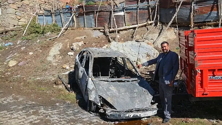 'Köyde çıkan yangında ev, samanlık ve otomobil kül oldu'