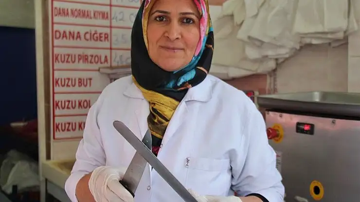 'Kasap kocasının 25 yıllık mesleğine ortak oldu'