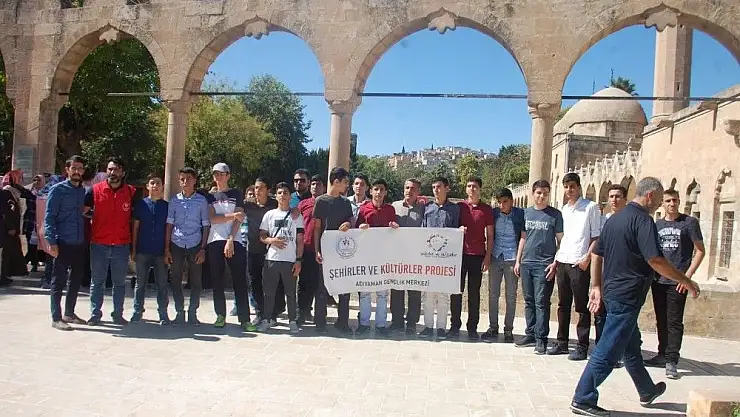 'Sınavda başarılı olan öğrenciler Şanlıurfa´yı gezdi'