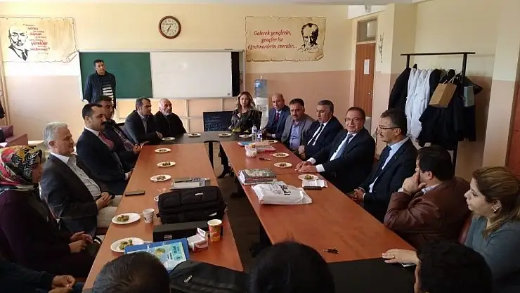 'Belediye Başkanı Ali Kazgan, lise öğretmen ve öğrencileri ile bir araya geldi'