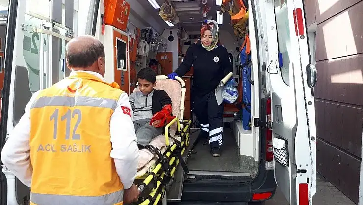 'Merdivenlerden yuvarlanan öğrenci yaralandı'