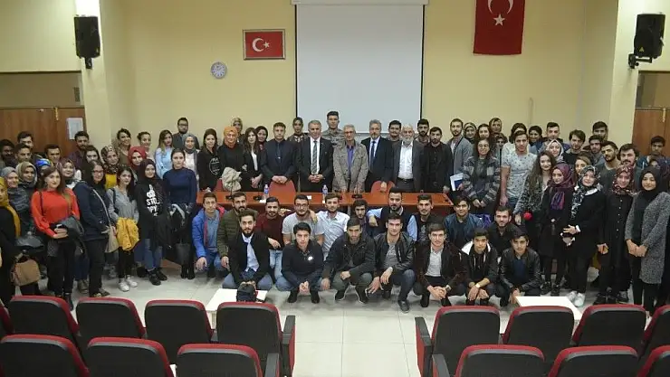 'Öğrencilere iş adamları ve iş dünyasının beklentileri anlatıldı'