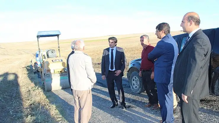 'Samsat ilçesindeki bütün köy yolları yama yapılarak onarımdan geçiriliyor'