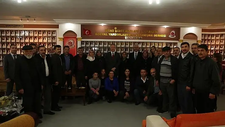 'Tayini çıkan validen şehit ailelerine ve engellilere anlamlı bağış'