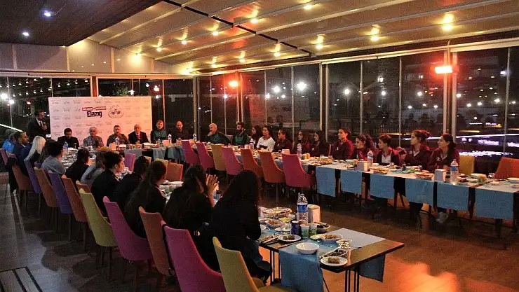 'Elazığ ve Mardin´in Hentbolcu kızları, bir araya geldi'