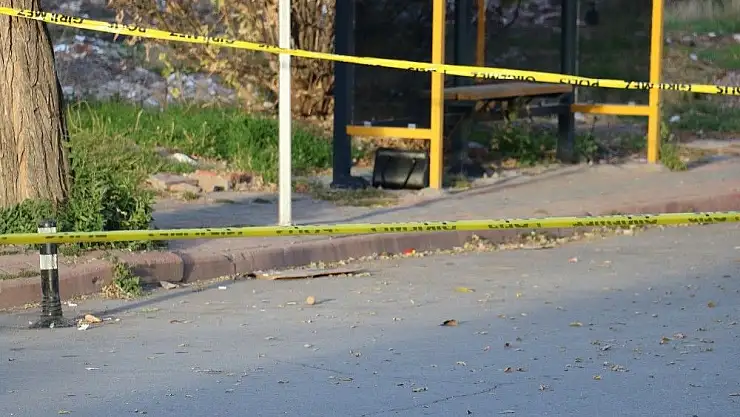 'Otobüs durağında kadın çantası paniği'