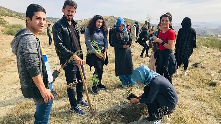 'KYK Öğrencileri bin fidanı toprakla buluşturdu'