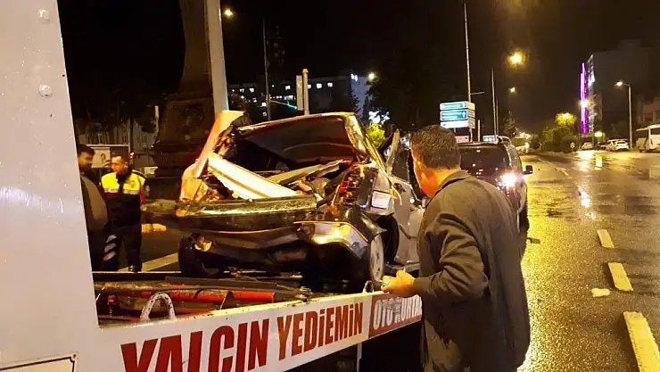 'Trafik ışıklarında zincirleme kaza: 2 yaralı'