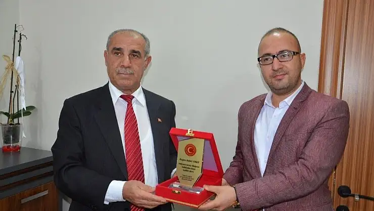 'Şehit derneğinden Unat´a teşekkür plaketi'
