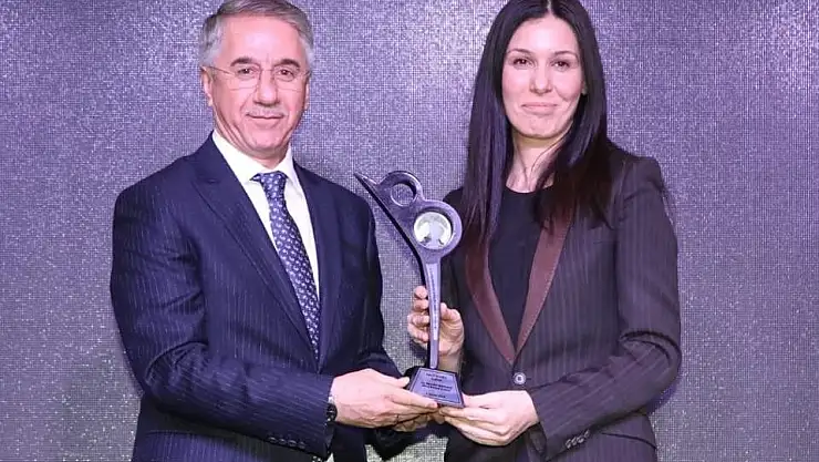 'Yanılmaz, ''Yılın En Başarılı İl Belediye Başkanı'' seçildi'