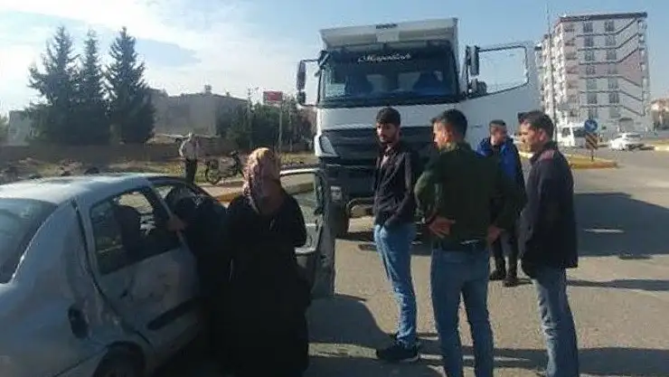 'Kamyon ile otomobil çarpıştı: 1 yaralı'