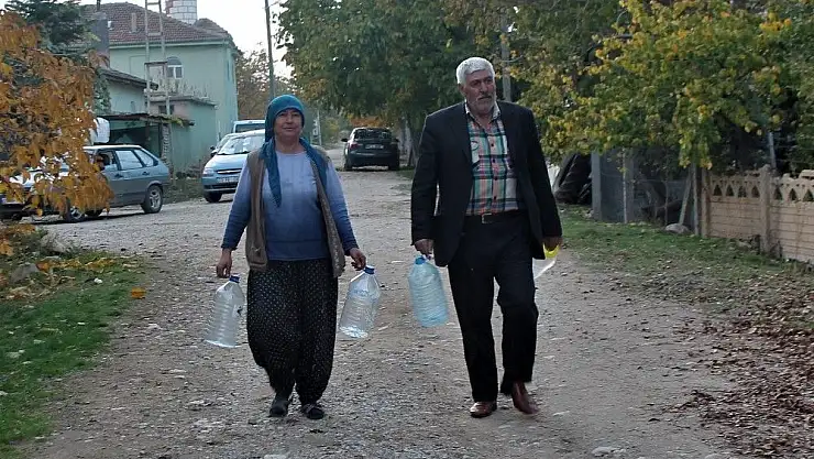 'Bir köy taşıma suyla hayatını sürdürüyor'