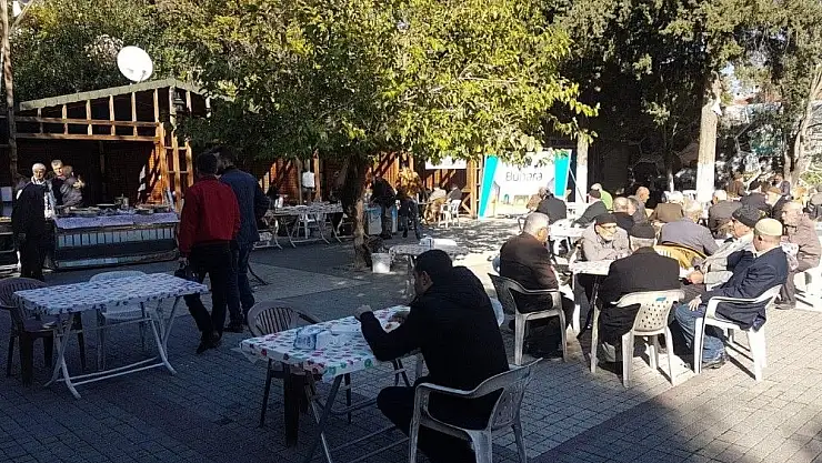 'Öğrenciler yararına kermes düzenledi'