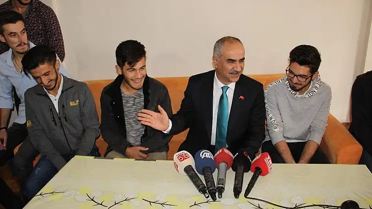 'Sokakta yorganla dolaşmışlardı, başkan onları evlerinde ziyaret etti'