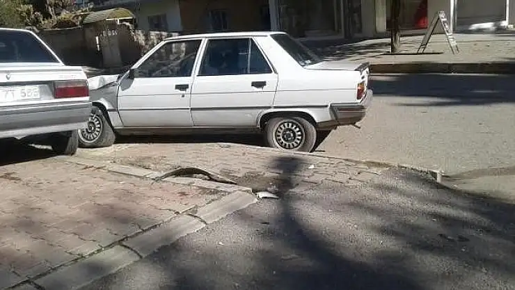 'Minibüs ile otomobil çarpıştı: 2 yaralı'