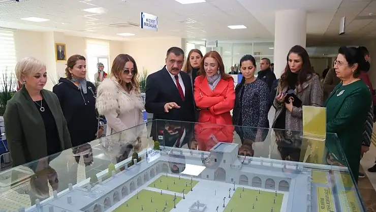 'Bakan Mehmet Ersoy´un eşi Pervin Ersoy Battalgazi´yi gezdi'