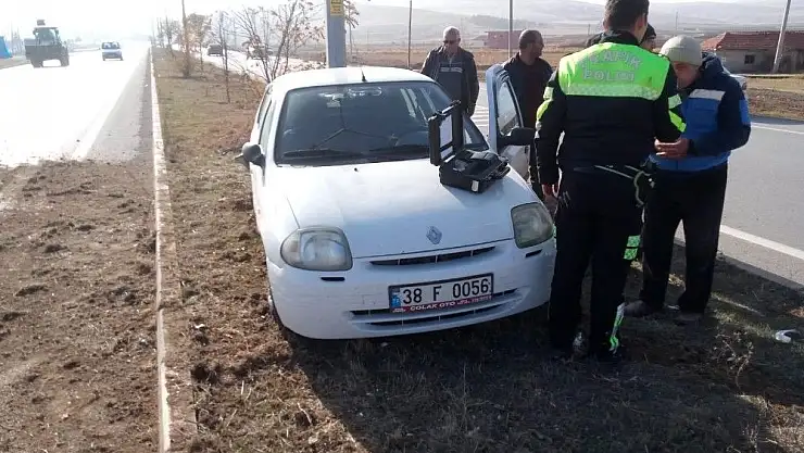 'Önüne çıkan araçtan kaçarken refüjdeki direğe çarptı'