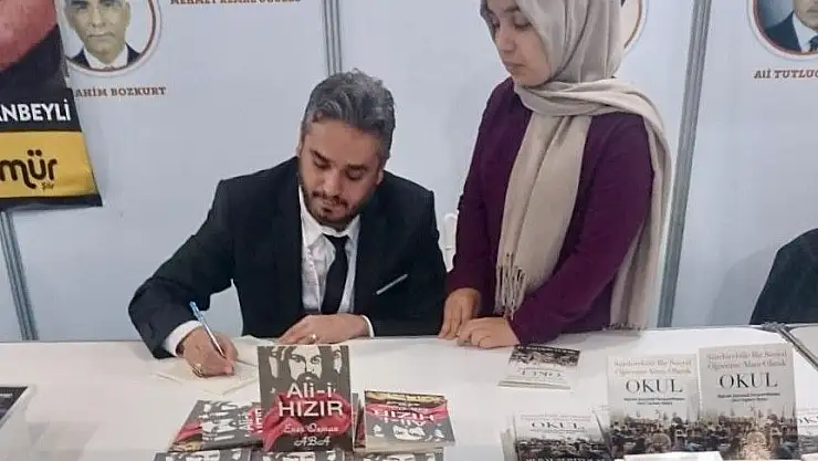 'Yazar Enes Osman Aba okuyucuları ile bir araya geldi'