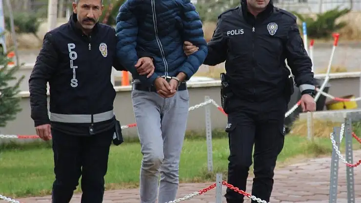'Genç kızı taciz edip kaçırmaya çalışan 2 zanlı adliyeye sevk edildi'