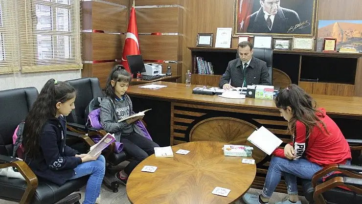 'Öğrencilerden kitap okuma etkinliği'