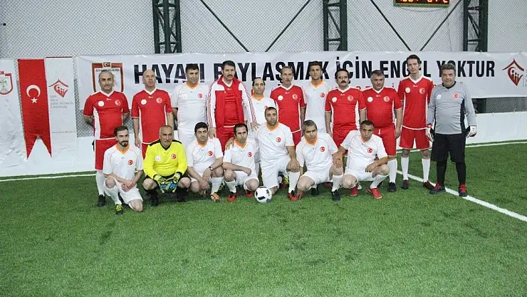 'Sivas protokolü engelliler ile halı sahada buluştu'