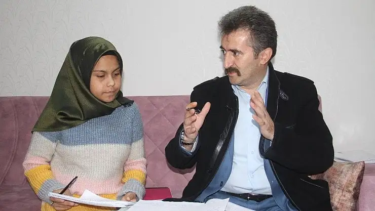 'Böbrek nakli bekleyen Merve, evde eğitimle okuluna devam ediyor'