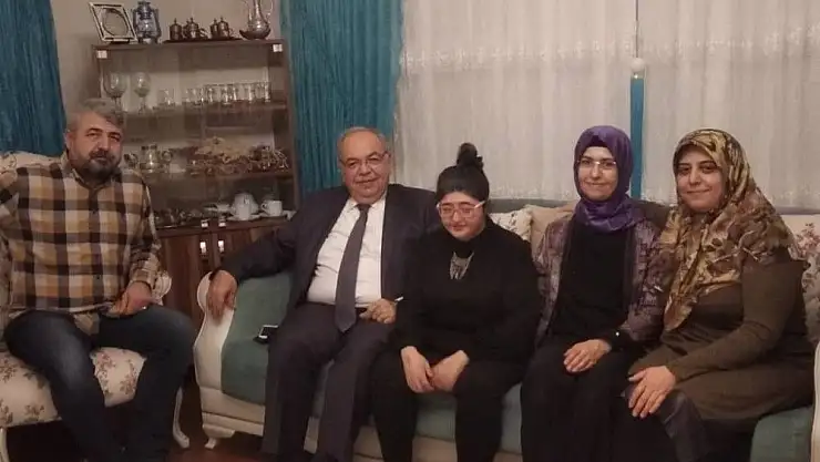 'Kutlu ve eşi engelli Sena´nın mutluluğuna ortak oldu'