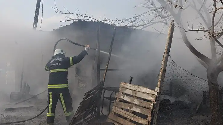 'Yanan kamyonet demir yığınına döndü'