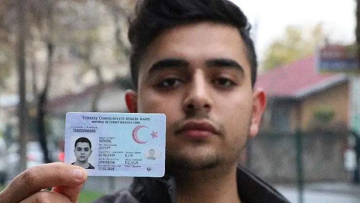 '19 yaşındaki genç mahallesine muhtar adayı oldu'