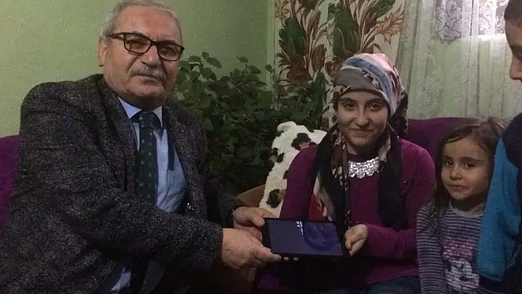 'Engelli Merve´nin tablet sevinci'