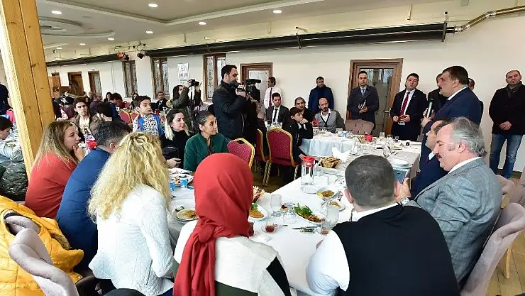 'Gürkan, Multidisipliner Kongresi´ne katılanlarla bir araya geldi'