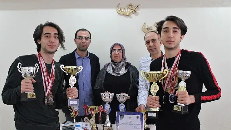 'Tam bir örnek aile, anne baba hakem, çocuklar şampiyon'