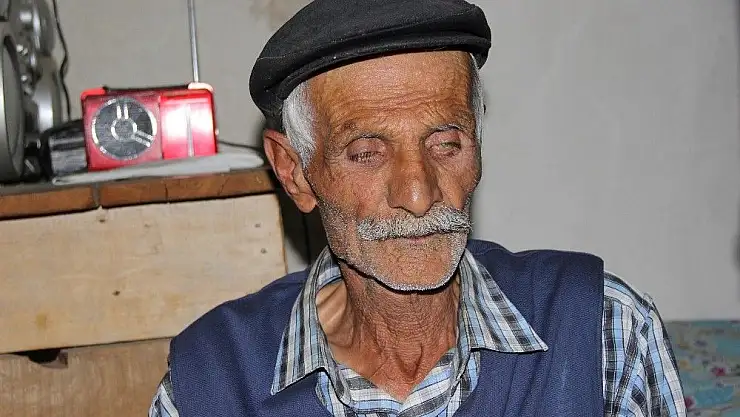 'Görme engelli ´Hafız Dede´nin radyosu gözlerine ışık oluyor'